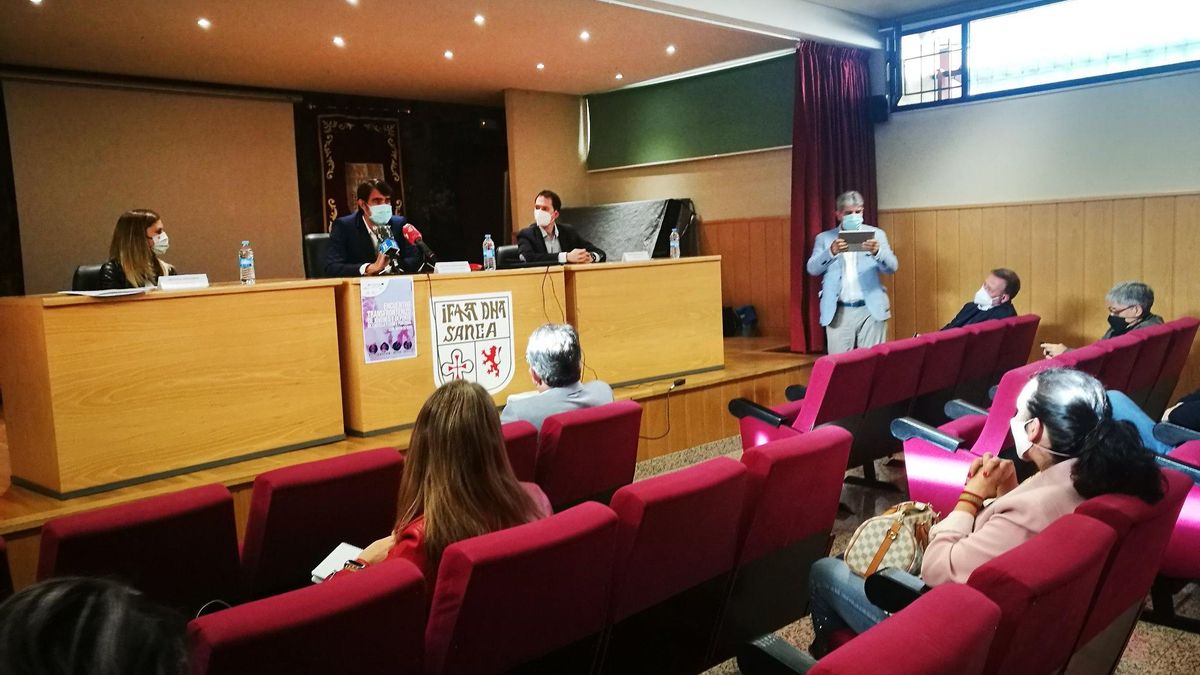 El consejero de Fomento y Medio Ambiente, Juan Carlos Suárez-Quiñones, en la inauguración de la segunda jornada del Encuentro Transfronterizo de Juventud y Deporte.