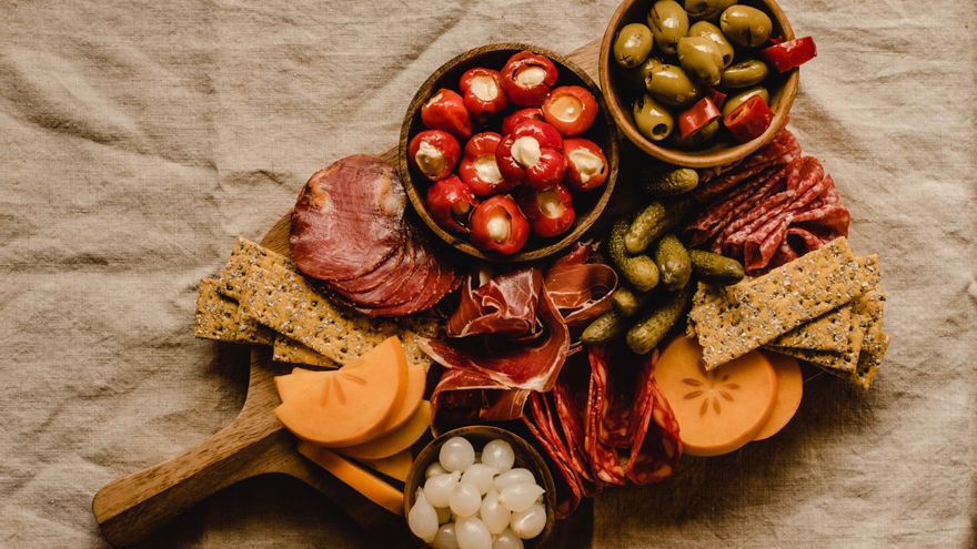 La piel de los embutidos, ¿se puede comer?