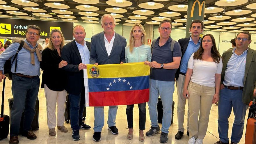 El viaje a Venezuela de los dos senadores del PP que sabían que iban a ser "inadmitidos" costó al Senado 9.178 euros