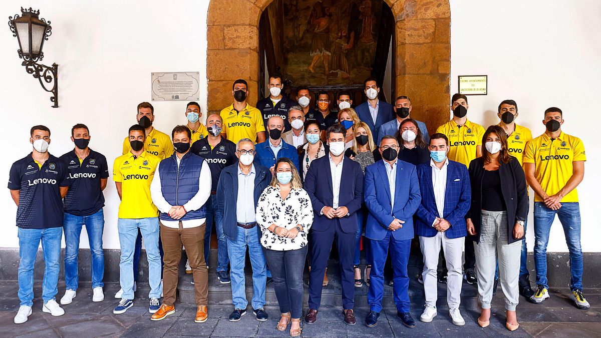 La Laguna homenajea al Lenovo Tenerife