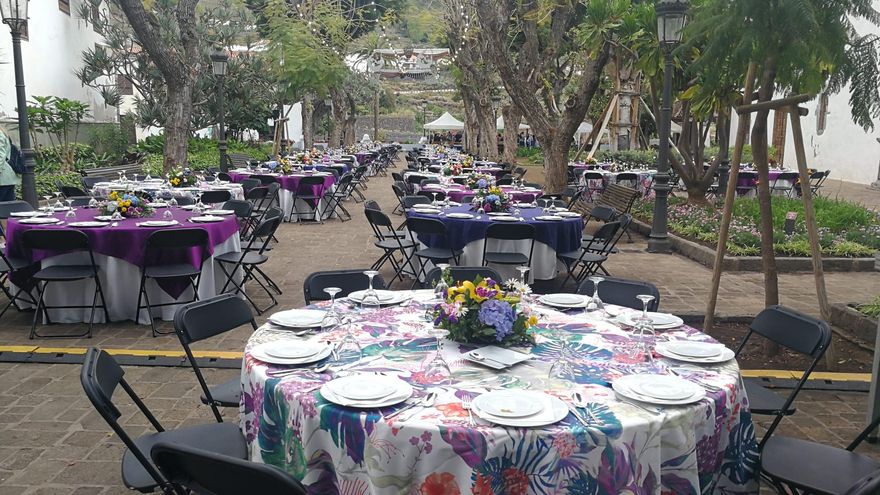 Papas, costillas y piña para 500 mayores en un acto electoralista de Coalición Canaria en Icod de los Vinos