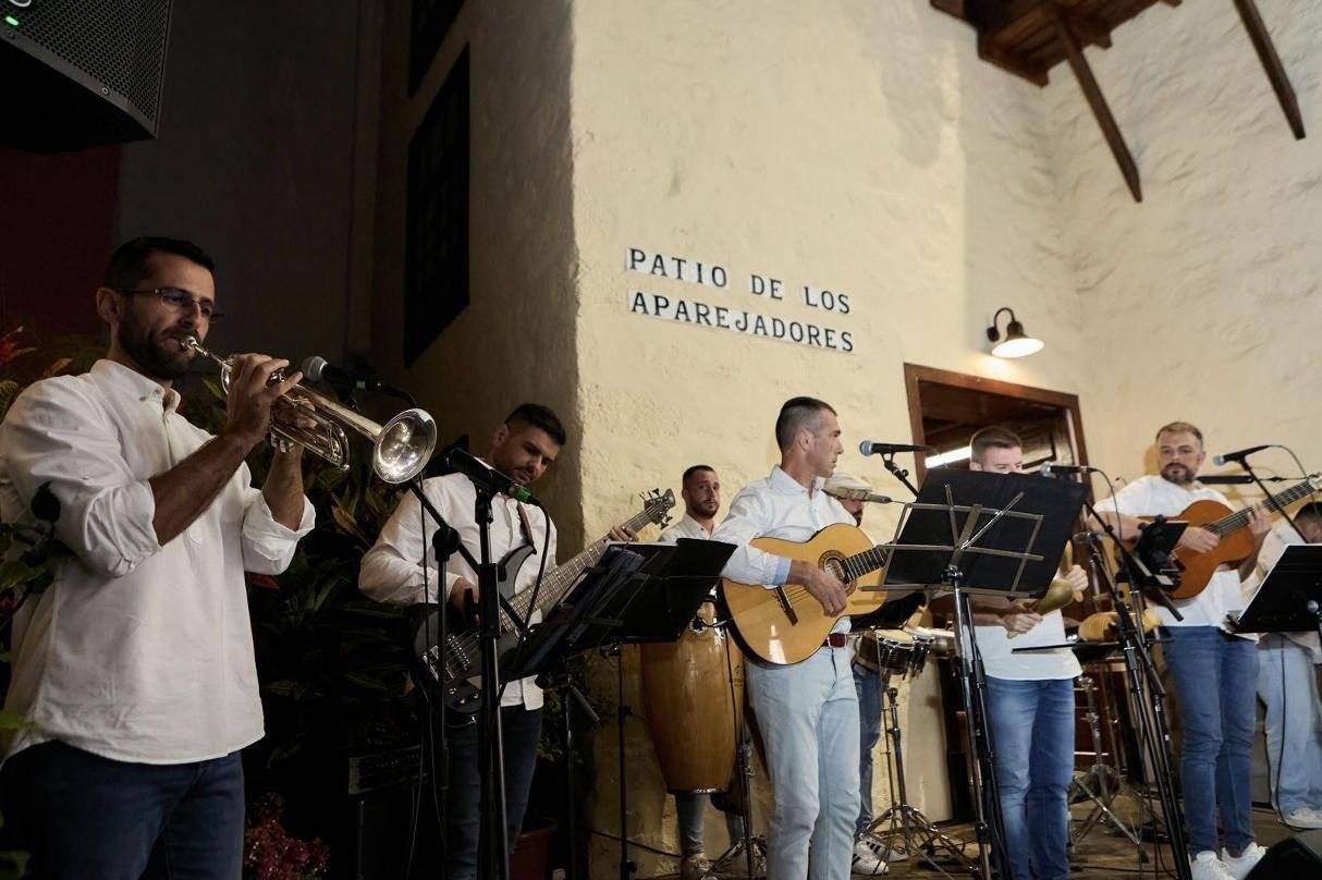 Actuación del grupo Son del Tilo, tras la charla técnica impartida por José María Cabeza Méndez.
