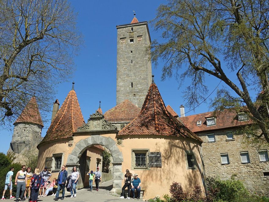 Torre del Castillo, la más espectacular de las cinco que abren la muralla de Rotenburgo.