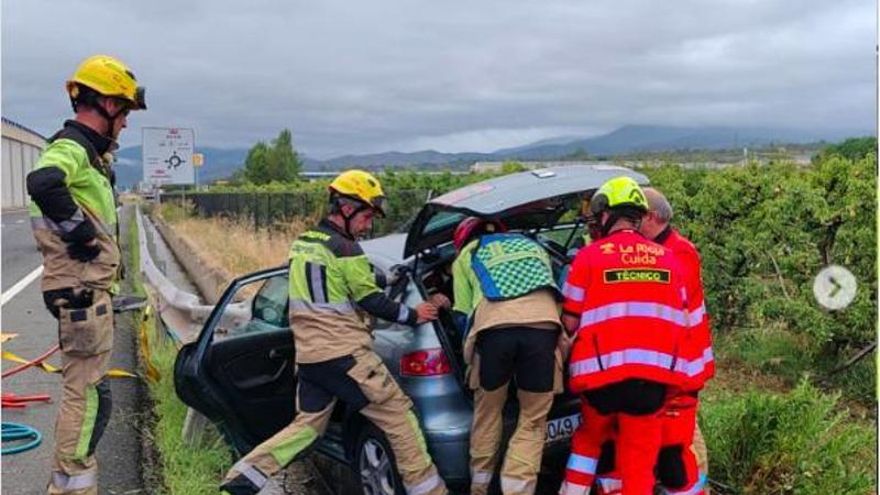 Aparatosa salida de vía en la N-111 en Albelda