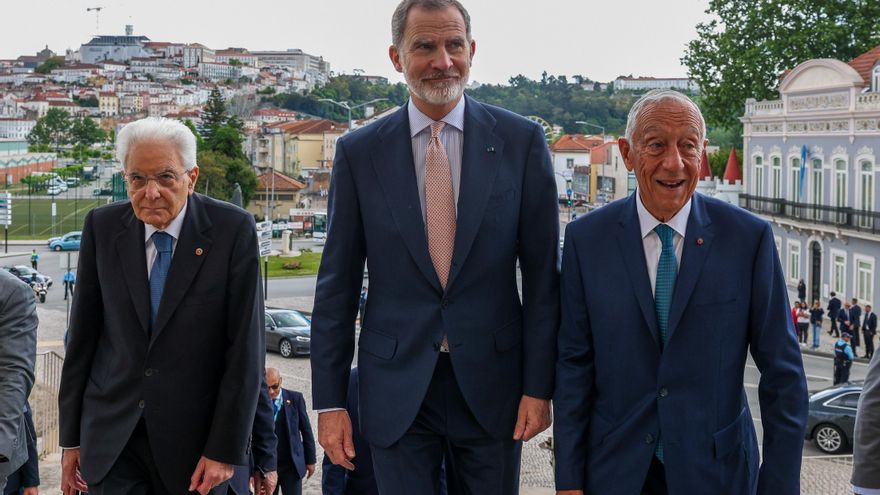 Rey de España defiende el conocimiento para proteger paz en cumbre con Portugal e Italia