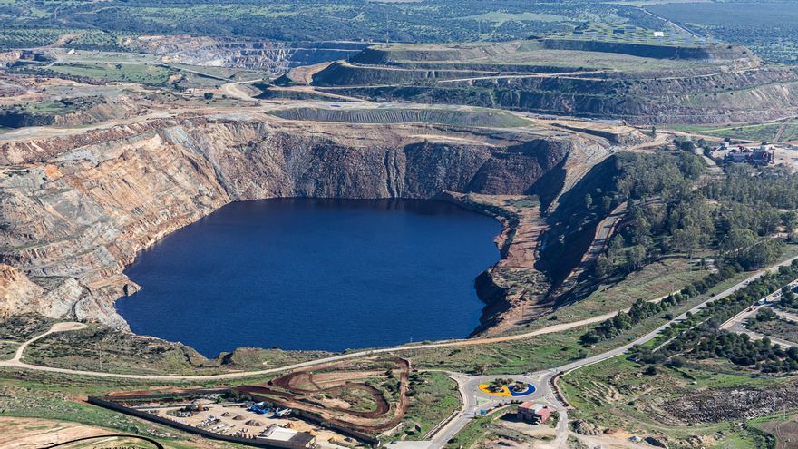 Un error administrativo con la mina de Aznalcóllar paraliza su permiso ambiental y desata la duda sobre si anula el proceso