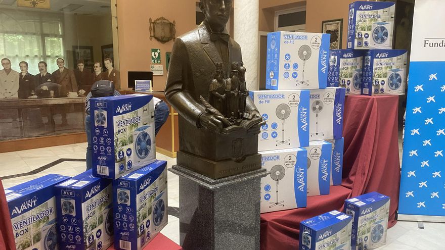 El Ateneo de Sevilla regala ventiladores a "las familias con problemas" porque "consumen menos y son más sostenibles"