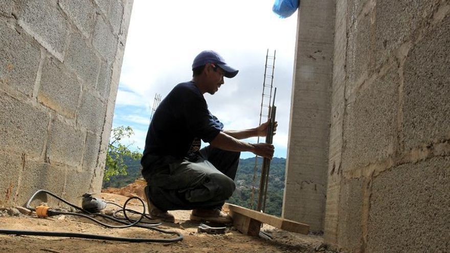 España mantiene altos niveles de subempleo tras la crisis, según un estudio