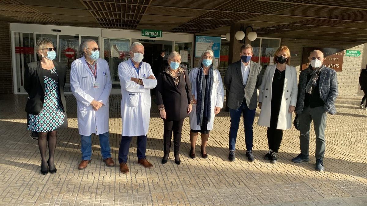 Imagen de una visita de la consellera Ana Barceló al hospital de Xàtiva.