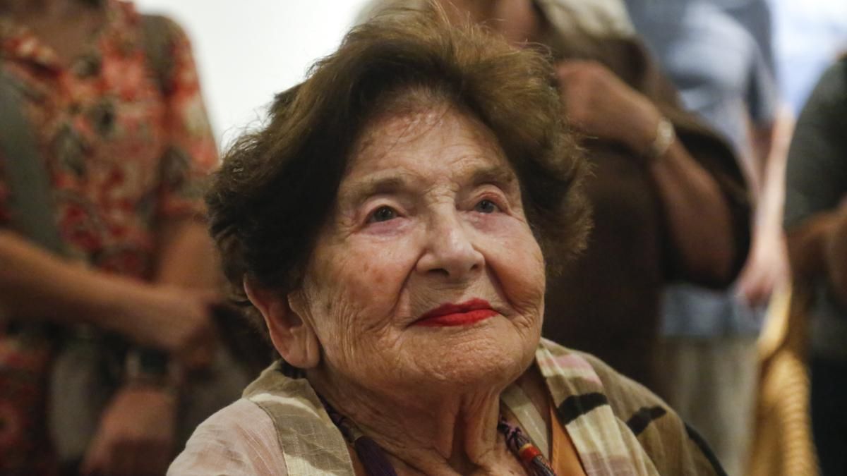 Rita Rutkowski durante la visita guiada a la exposición 