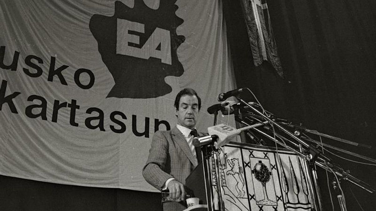 EA, la escisión liderada por el lehendakari Garaikoetxea que partió al PNV: de las discrepancias a la "lucha por el poder"