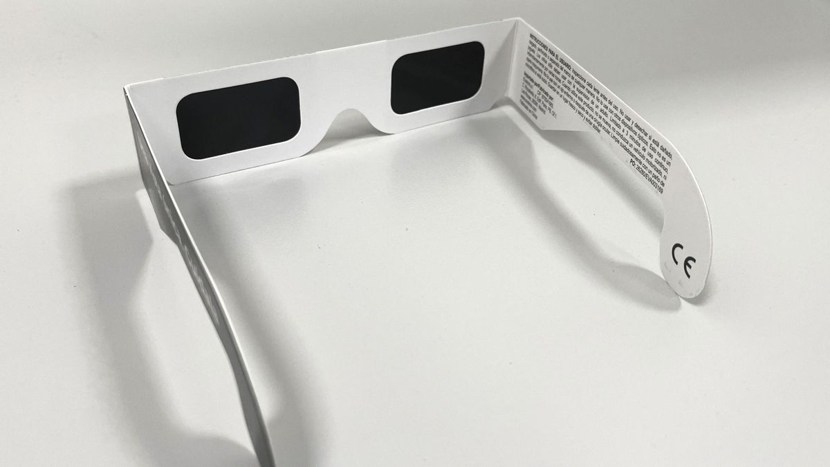 Retirados seis modelos de gafas para ver el eclipse solar del 12 de agosto por riesgo de lesiones oculares