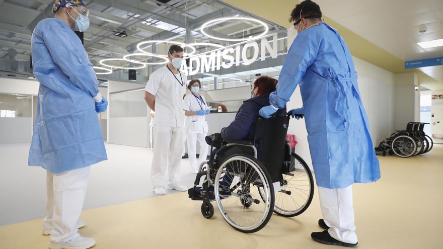 El hospital Zendal de Madrid se estrena con pacientes y médicos voluntarios, 100 millones de euros después