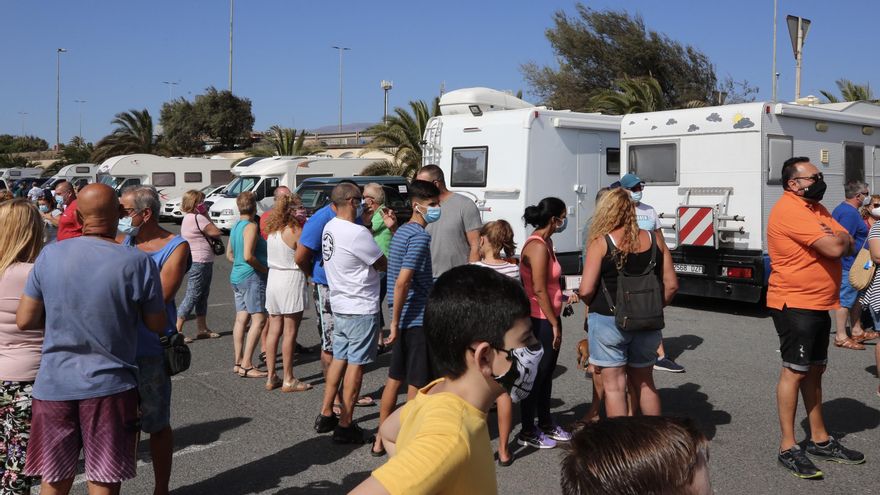 Autocaravanistas en La Mareta (Telde).