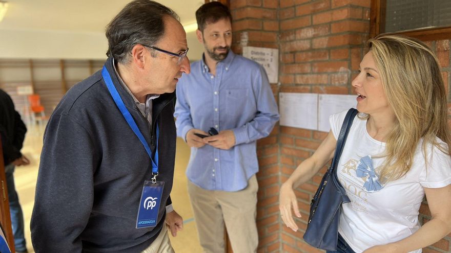 El candidato del PP a la Alcaldía de Palencia, Alfonso Polanco, en el colegio electoral. 28M