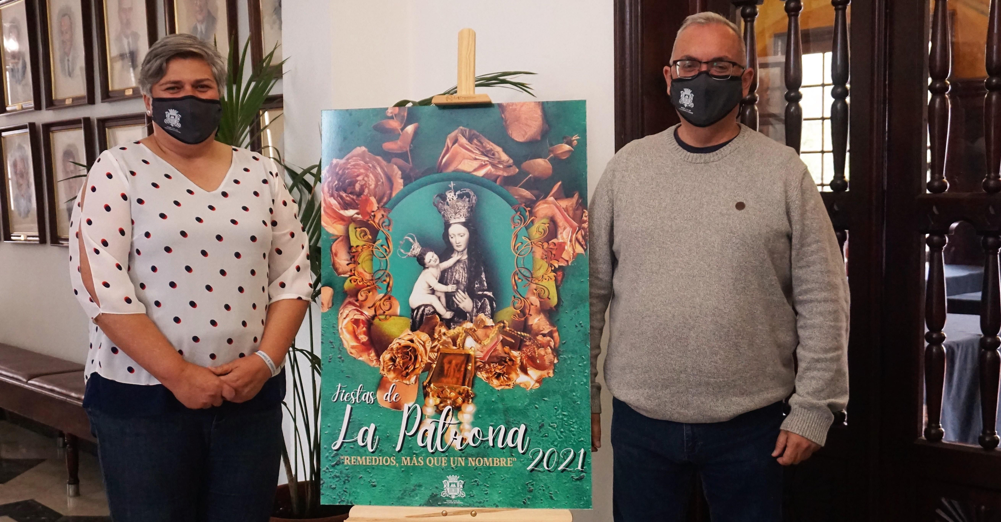 Noelia García y Miguel Ángel Santiago Pérez con el cartel de La Patrona 2021.