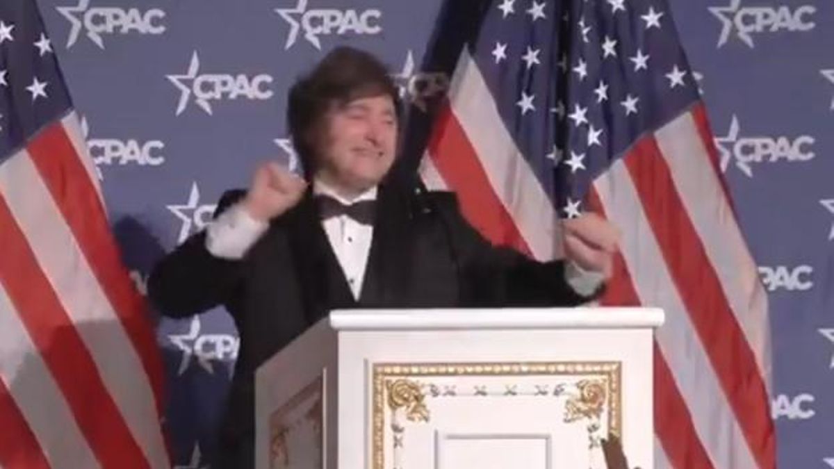 Javier Milei baila al estilo de Donald Trump en la convención de CPAC, en Florida, el 6 de noviembre de 2025