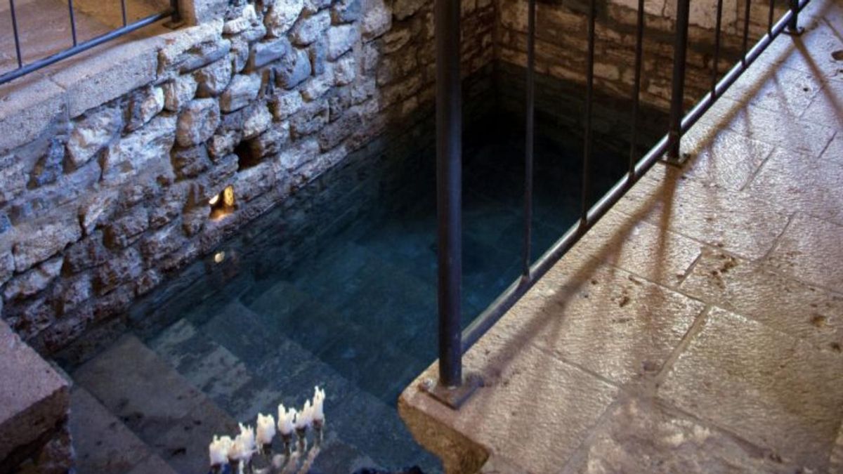 Para acceder al agua hay que descender 36 escalones