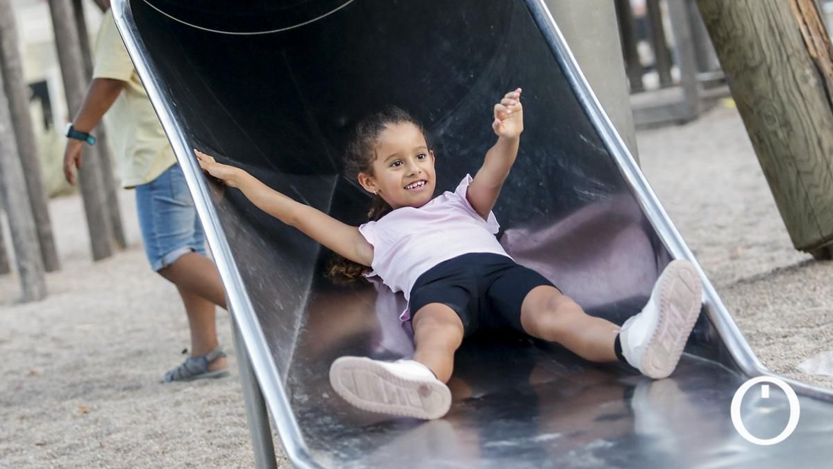 Niños saharauis del programa 'Vacaciones en paz' visitan la Ciudad de los Niños.
