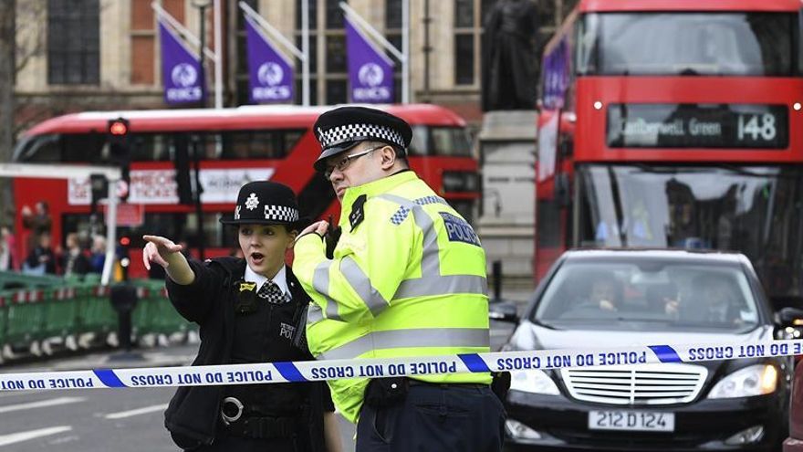 Una furgoneta arrolla a varios peatones en el Puente de Londres, según la BBC