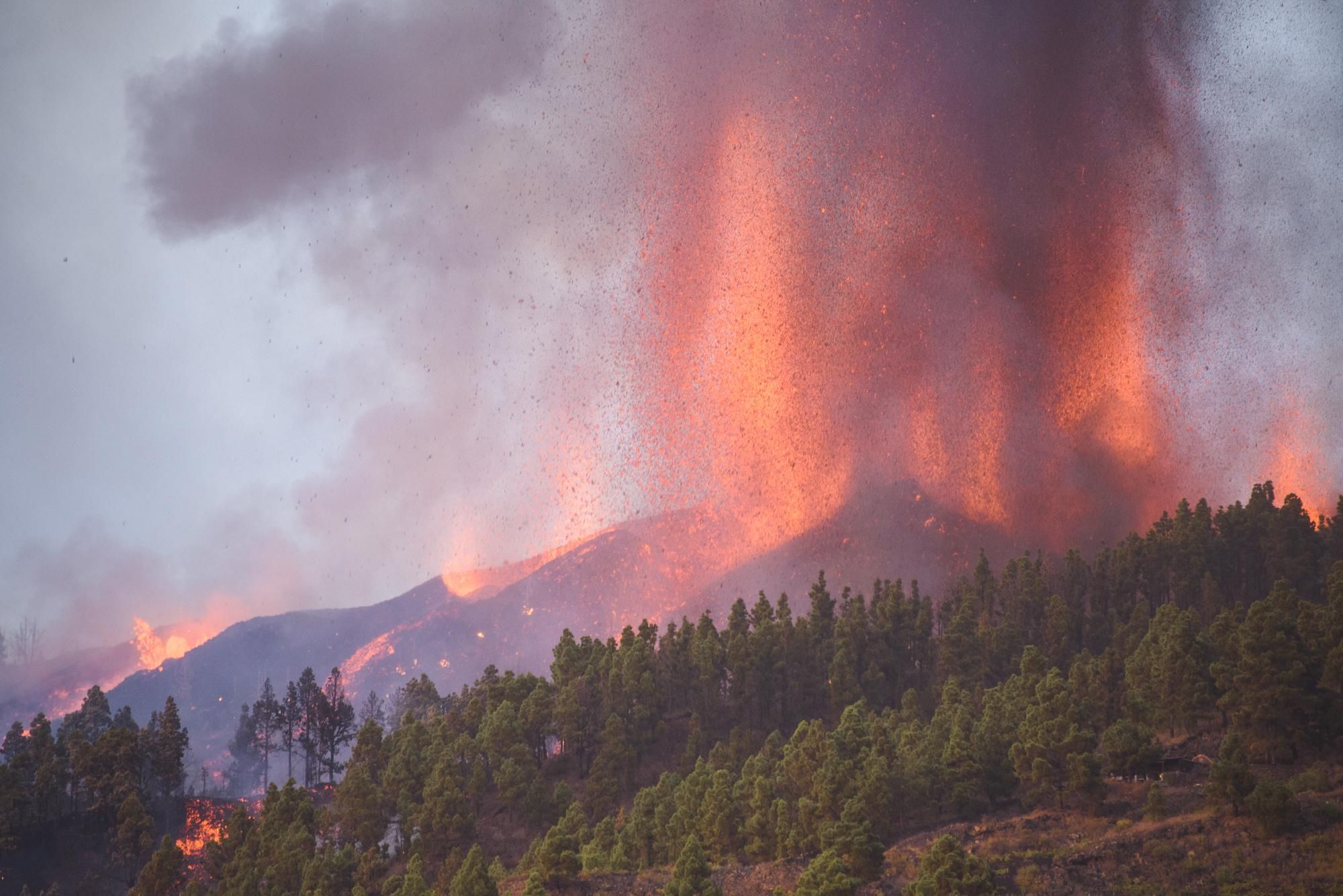 FOTOGALERÍA | Segundo día de erupción en La Palma