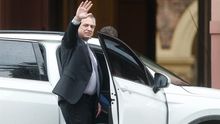 Fotografía tomada el pasado 28 de octubre en la que se registró al presidente electo de Argentina, Alberto Fernández, al saludar, tras su encuentro con el actual mandatario, Mauricio Macri, en la Casa Rosada de Buenos Aires (Argentina).