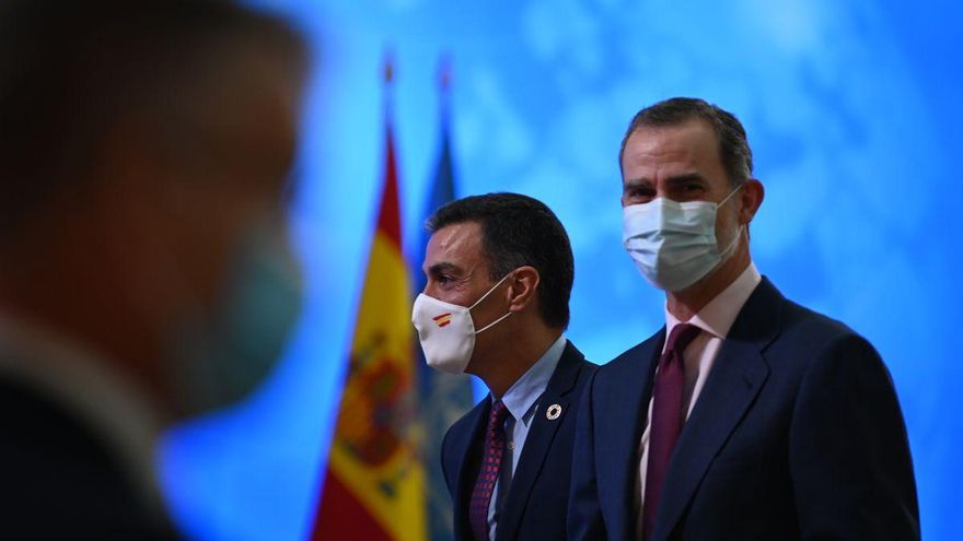 El presidente del Gobierno, Pedro Sánchez, y el rey Felipe VI
