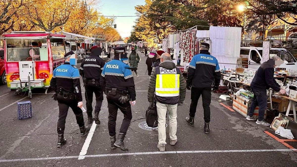 Policía Local y Nacional realizan controles en el rastro de domingo en León sobre productos, licencias y furgonetas