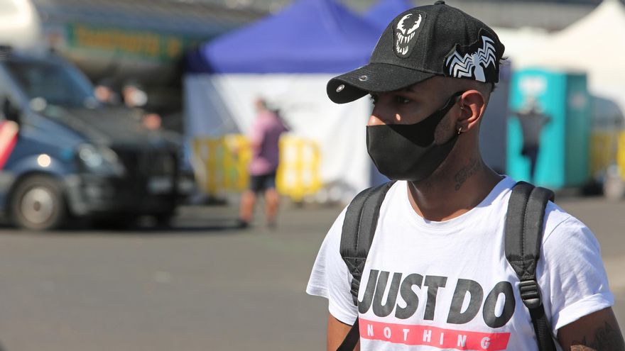 Tarek, un joven que fue desde Dinamarca al muelle de Arguineguín para encontrar a su hermano