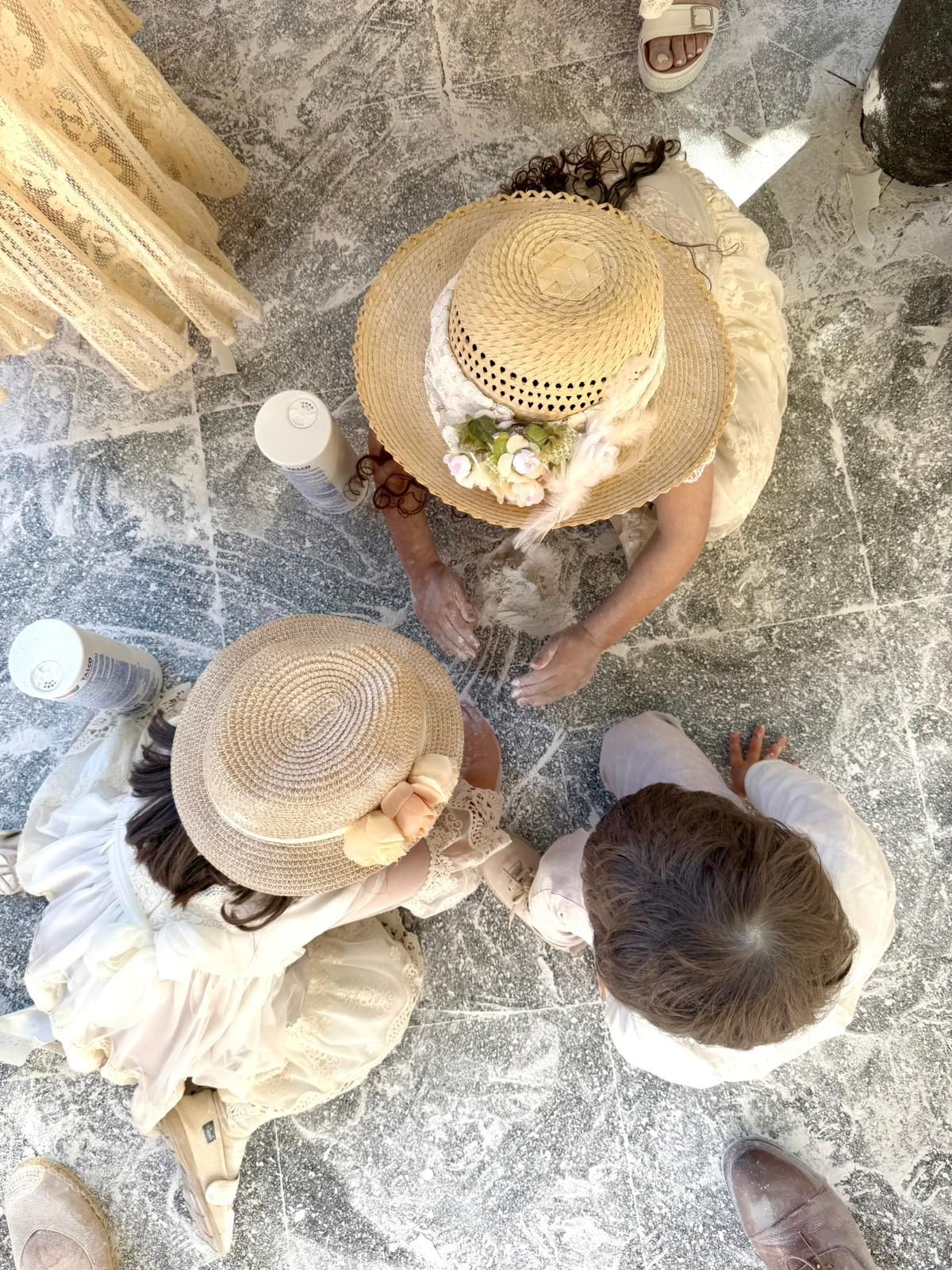 Los Indianitos conquistan Santa Cruz de La Palma y tiñen de blanco la plaza de La Alameda.