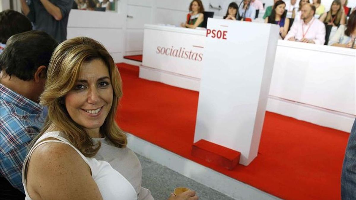 Susana Díaz pide al PSOE "mucha prudencia" y "no disfrazarse de lo que no es"