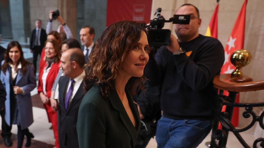 La presidenta de la Comunidad de Madrid, Isabel Díaz Ayuso, recibe a los presidentes de los parlamentos regionales de trece comunidades autónomas, este jueves en la Real Casa de Correos de Madrid.