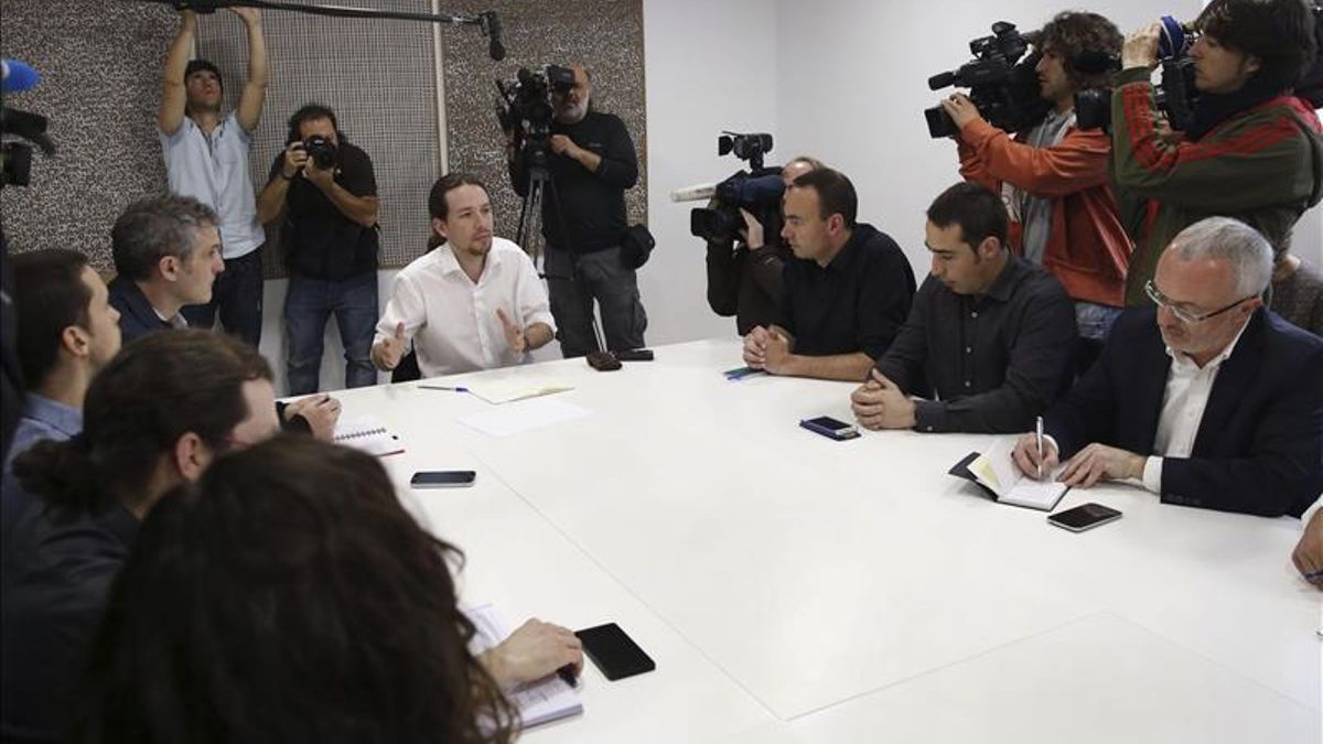 José Ramón Blanco (a la derecha de Pablo Iglesias) durante una reunión con otros candidatos autonómicos.