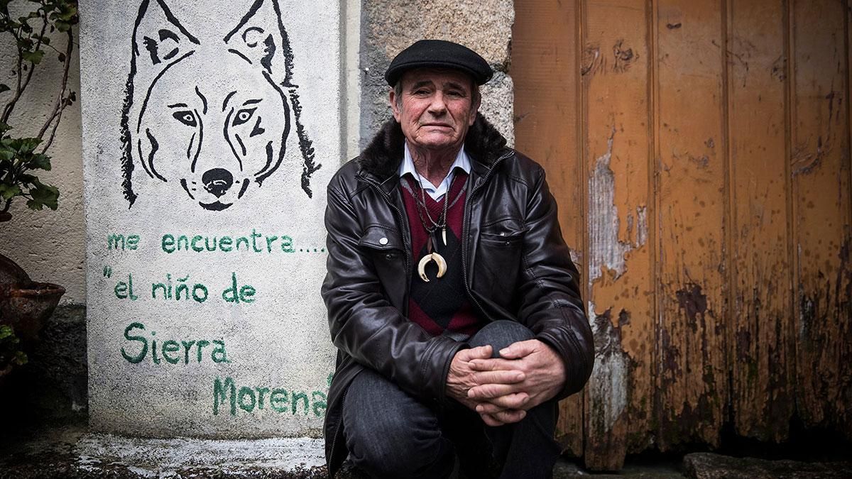 La entrevista al 'niño lobo' de Sierra Morena hace 15 años: “Me abrigaba con la piel de los ciervos que matábamos para comer”