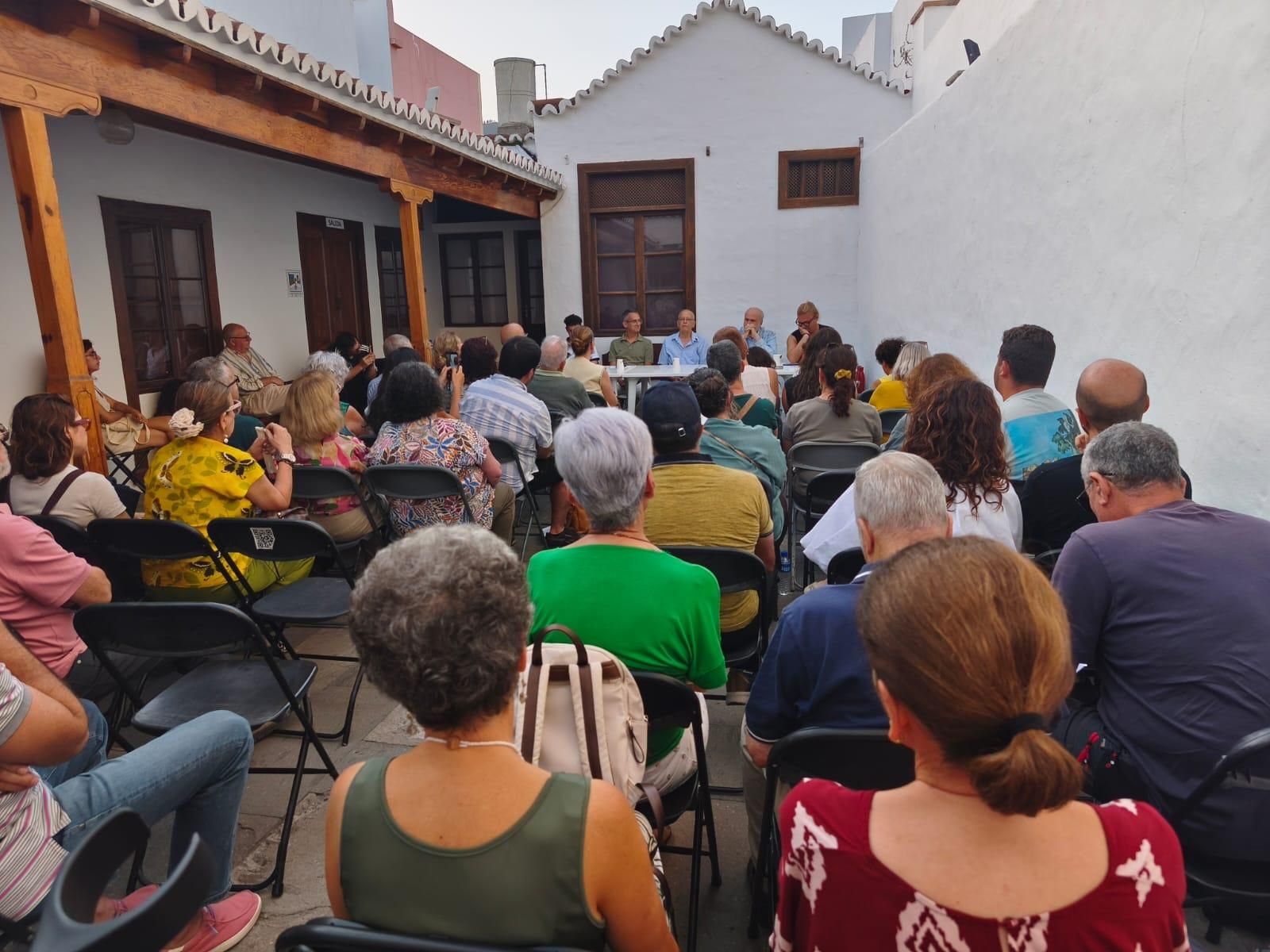 El libro se presentó en el Espacio Cultural Real 21 de Los Llanos de Aridane.