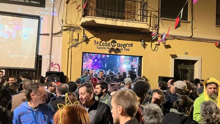 Una agresión grupal de ultras en Castellón deja a un antifascista en la UCI