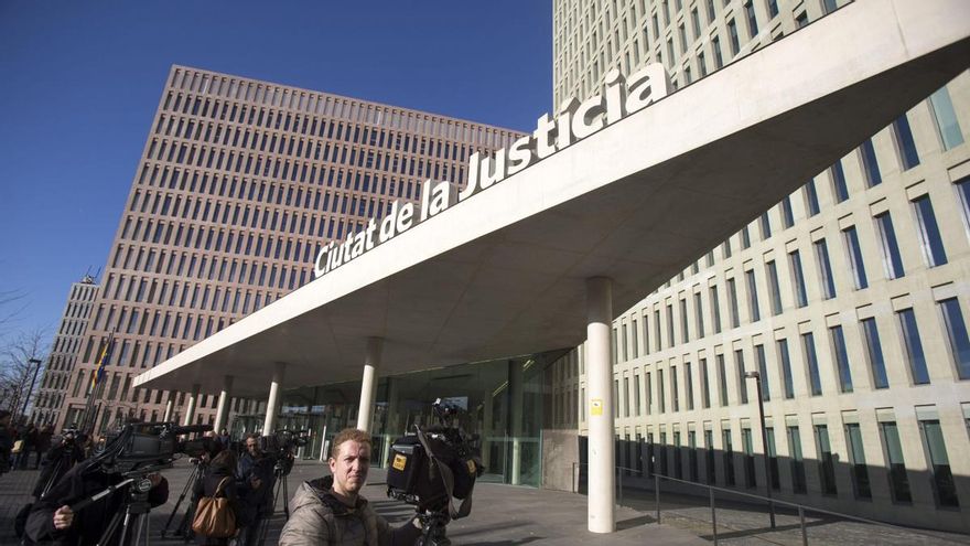 Un juez de Barcelona multa con 400 euros a un abogado por no acudir a un juicio al estar en huelga