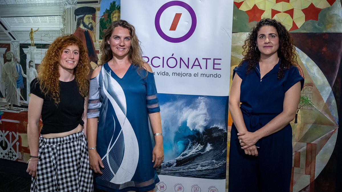 Estibaliz Linares, profesora e investigadora de la Universidad de Deusto; Ana Lidia Fernández, investigadora de la Universidad de Deusto y directora de Opciónate en Gran Canaria; y  Betsaida González, concejala de Igualdad del Ayuntamiento de Las Palmas de Gran Canaria.