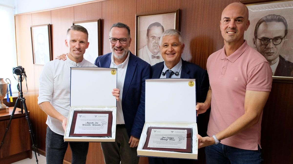Distinguen a los dos árbitros canarios presentes en la Copa del Mundo 2026