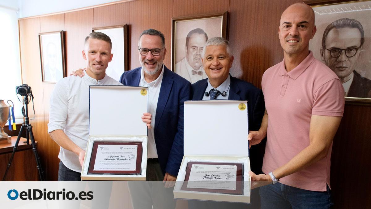 Distinguen a los dos árbitros canarios presentes en la Copa del Mundo 2026