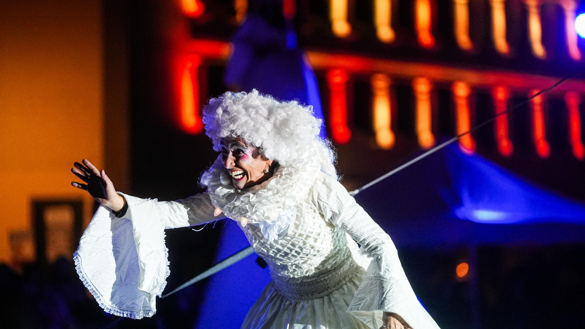 Espectáculo de acrobacias en la Corredera