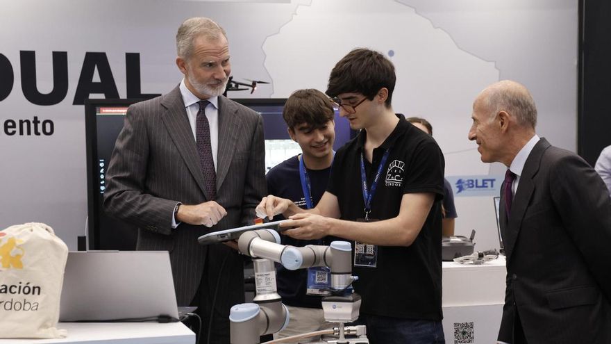 El Rey clausura en Córdoba el primer acto de UGT al que acude la Corona, con la Defensa como apuesta industrial del sindicato