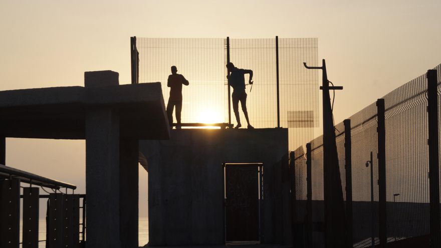 Dos menores migrantes entraron en prisión en Canarias acusados de ser patrones de pateras