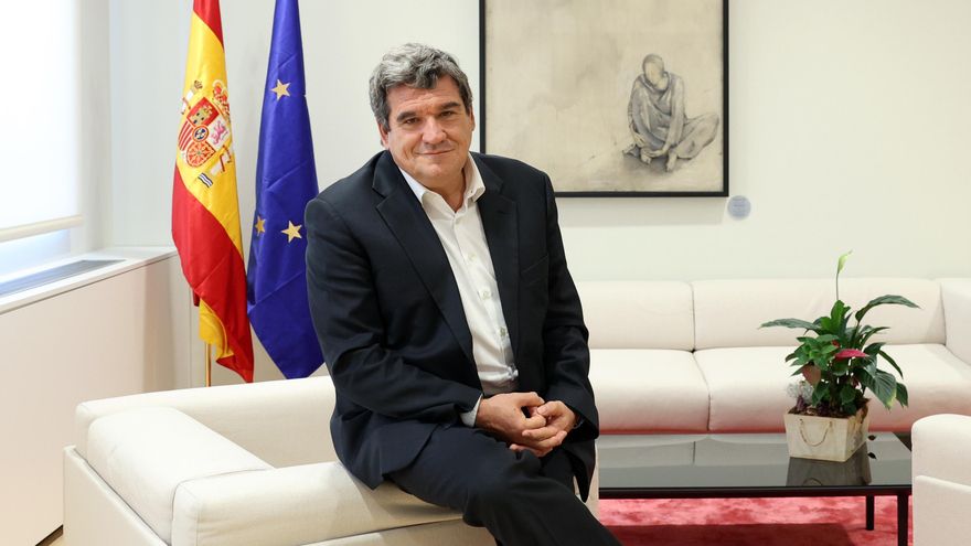 José Luis Escrivá, en el Ministerio tras la entrevista.