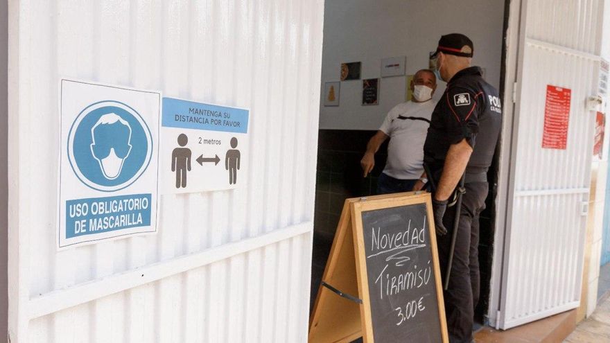 La Policía vigila que se use la mascarilla