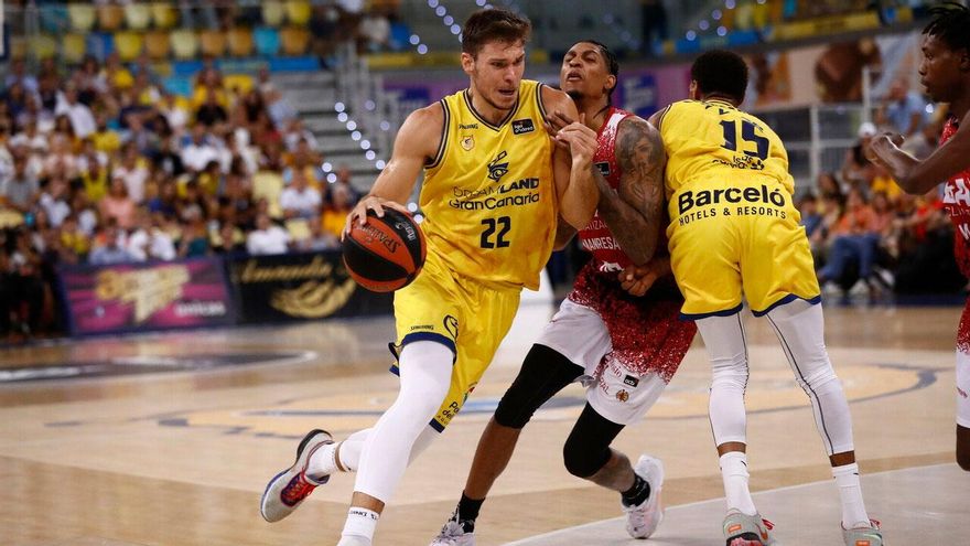 El Dreamland Gran Canaria incluye en la lista de tanteo a Montero y Happ