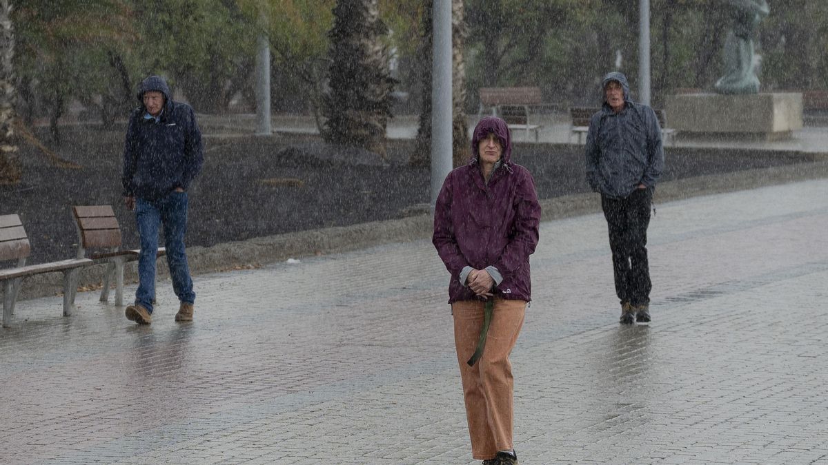Canarias espera otra jornada de lluvias y fuertes rachas de viento para empezar la semana