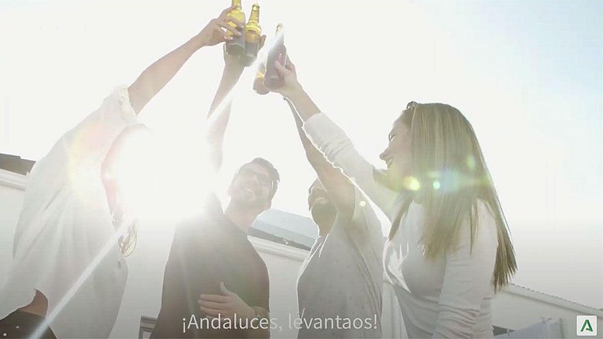 La Junta lanza un spot para el 28F sin acento del sur ni banderas de Andalucía (y no es la primera vez)