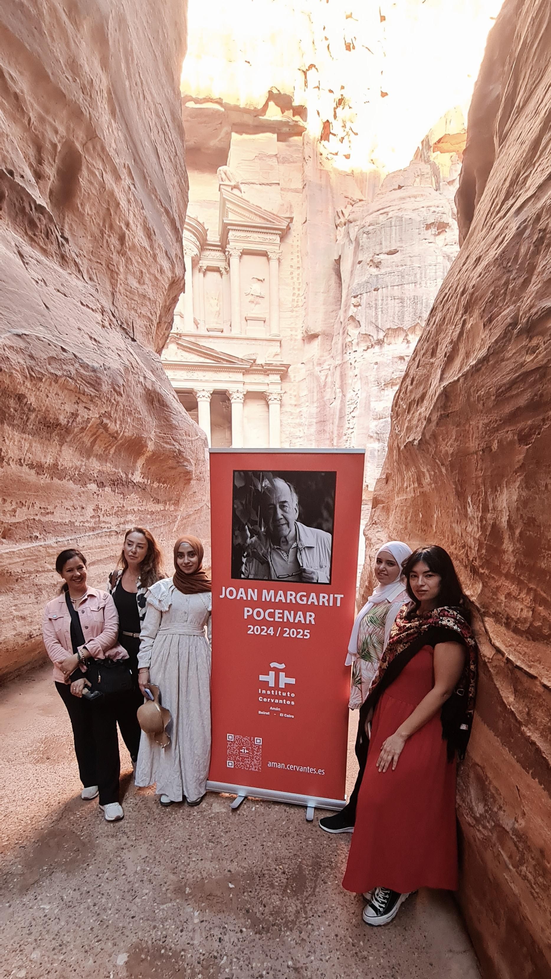 013 Las traductoras de izq a derecha_Anwar, Wedad, Yasmin y Mai, y la directora de los talleres de traducción en segundo plano