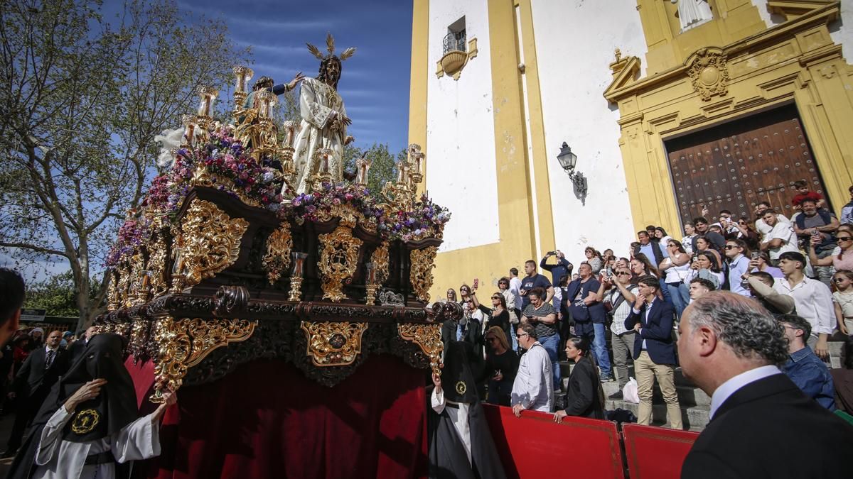 Salida procesional de la Hermandad del Amor, en imágenes